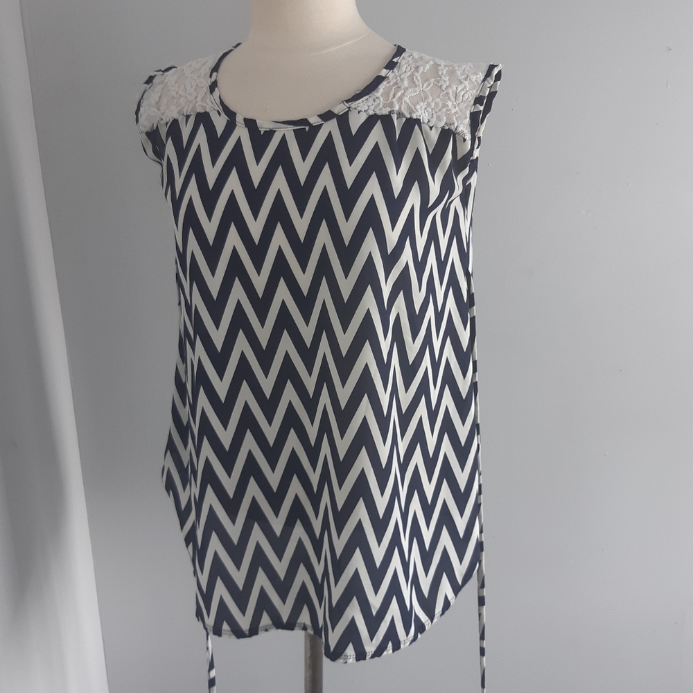 Due Time marternity sleevless blouse Size S